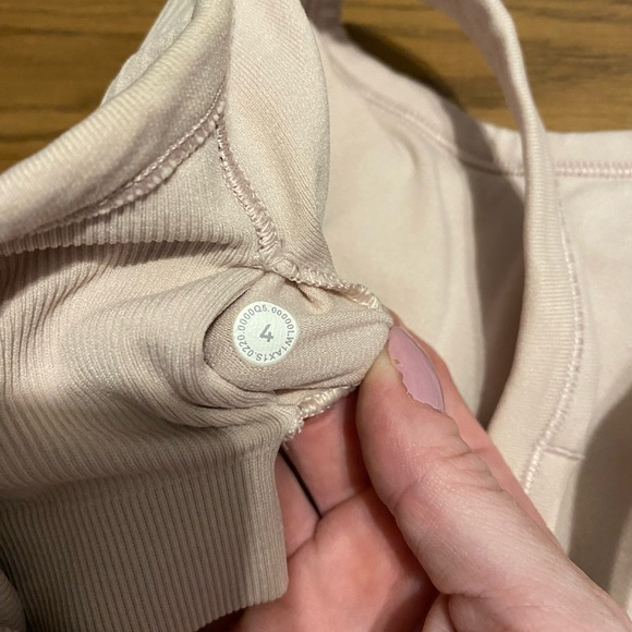 Lulu lemon workout top - Picture 4 of 4